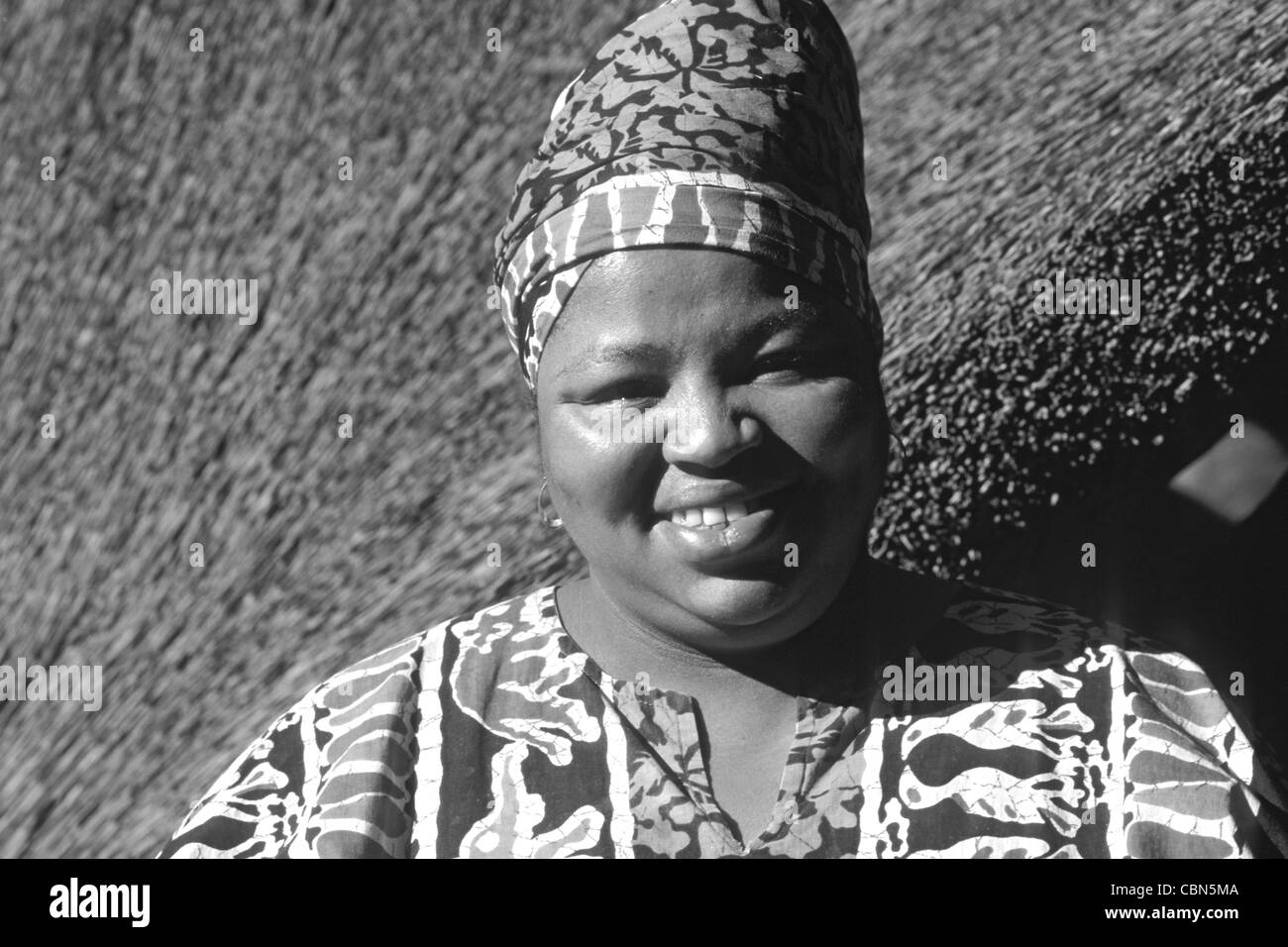 Bunte einheimische Zulu Frau in Südafrika Grahamstown Stockfoto