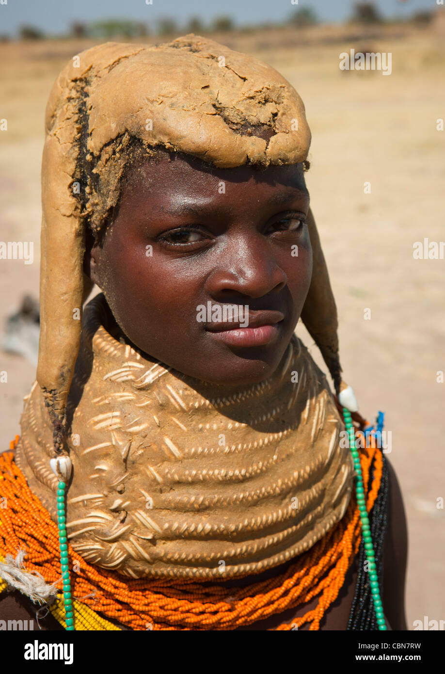 Mumuhuila Frau mit dem traditionellen Riesen Kette, Hale Dorf, Angola Stockfoto