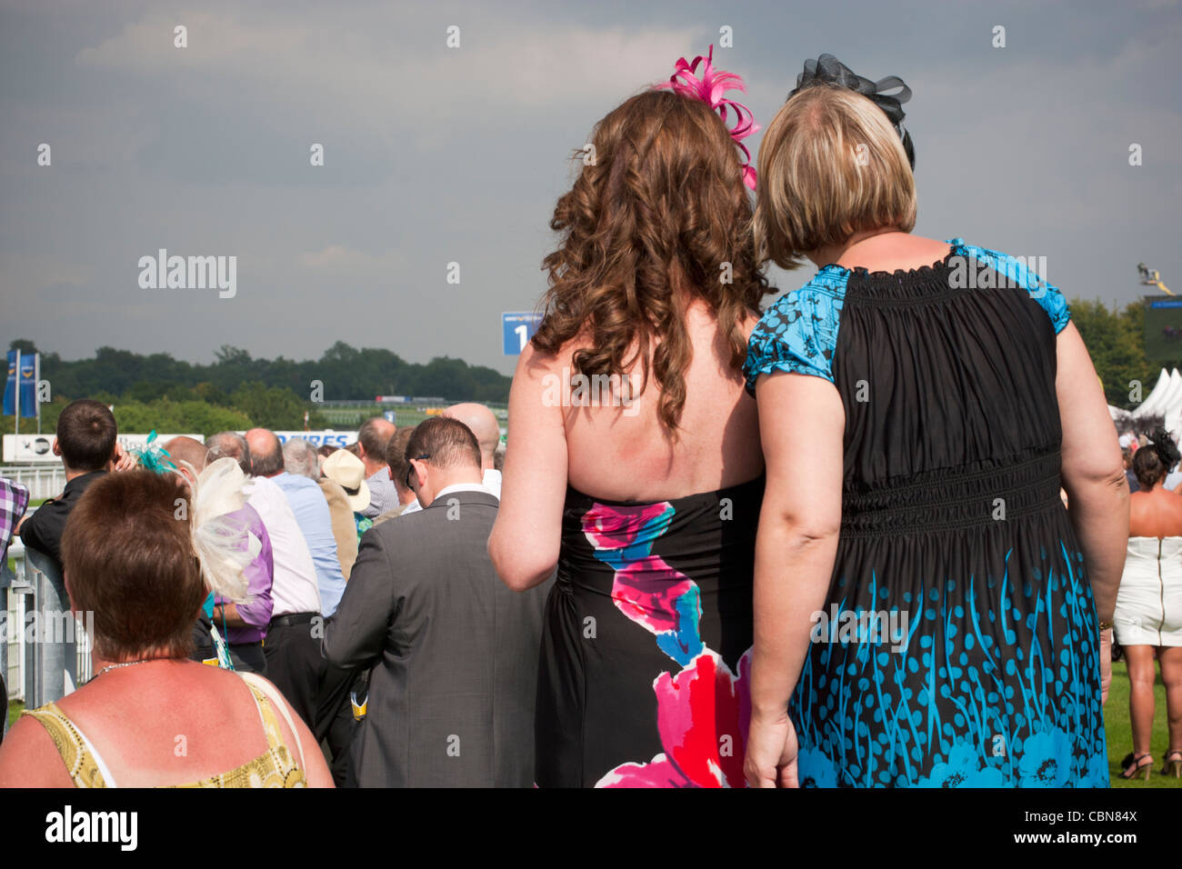 Damentag bei Goodwood Rennen, West Sussex, England, Vereinigtes Königreich. Stockfoto