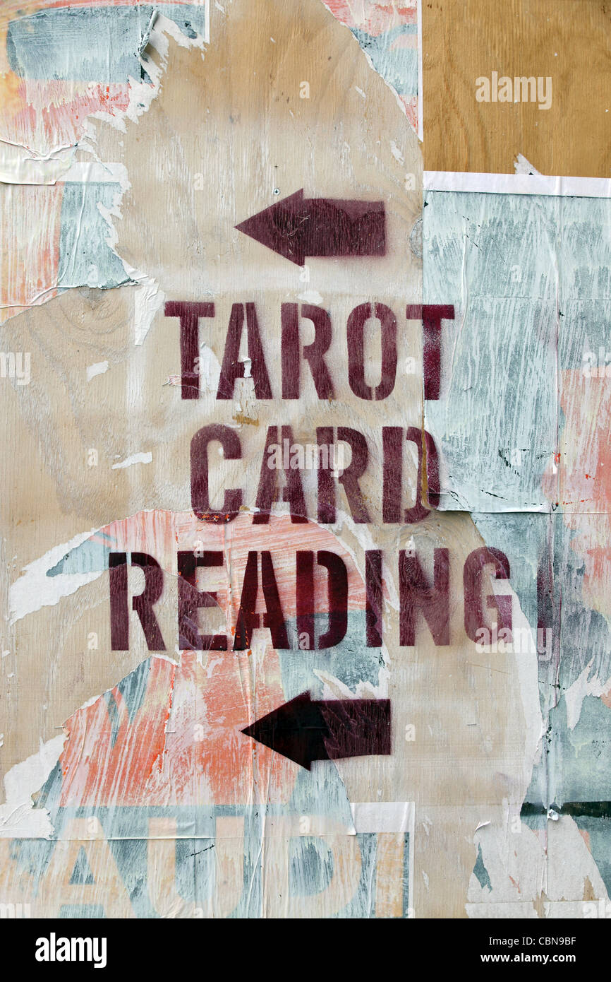 "Tarot Card Reading" Schablonen auf Horten Greenwich Village, Manhattan, New York City, New York, USA Stockfoto