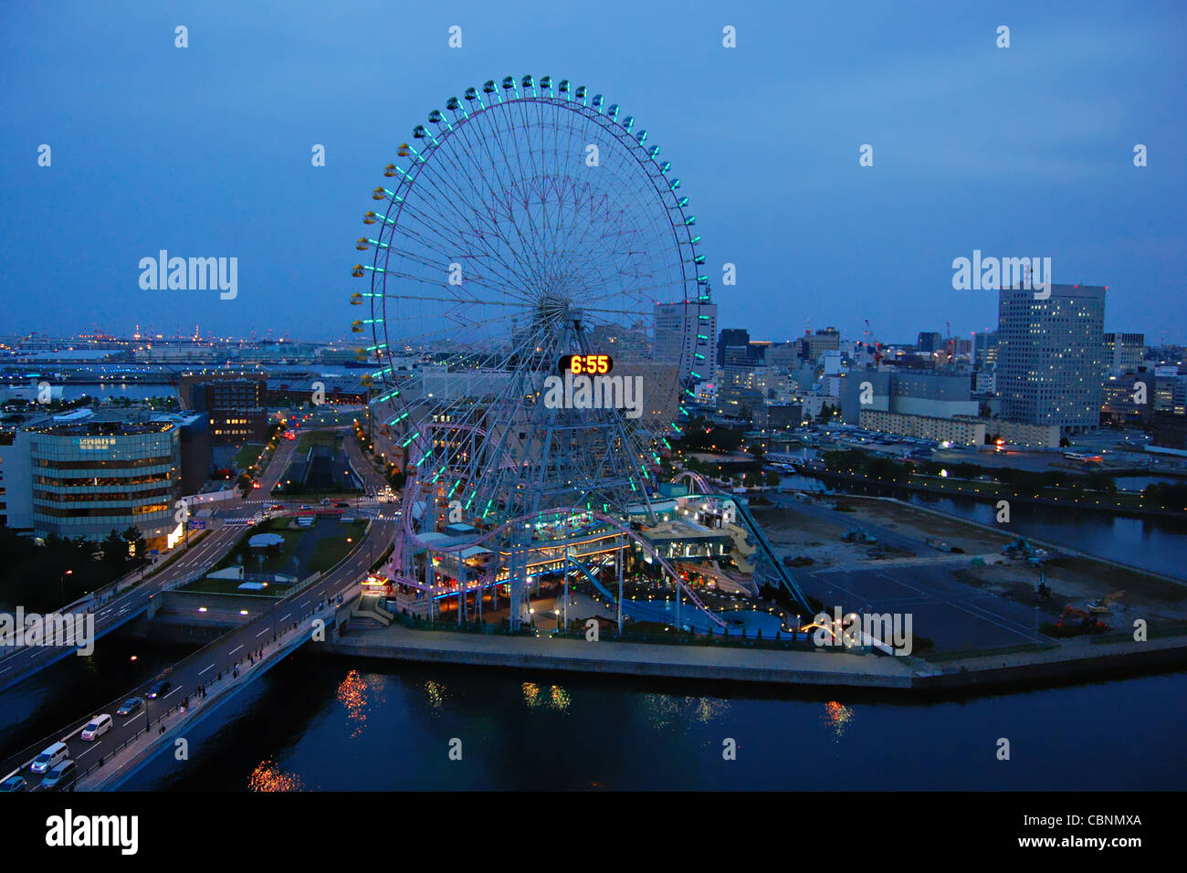 Cosmo-Uhr Riesenrad, Cosmo World Vergnügungspark, Minato Mirai, Yokohama, Japan Stockfoto