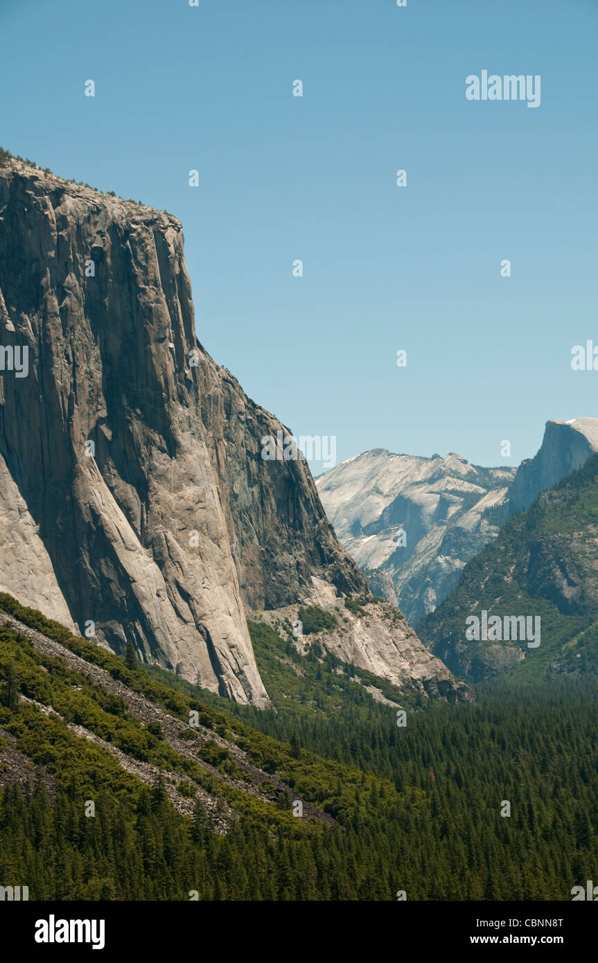 Yosemite-Tal von Tunnel Viewpoint Half Dome El Capitan im Yosemite-Nationalpark, Kalifornien Stockfoto