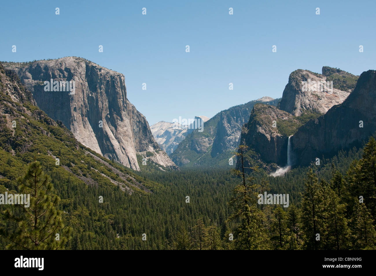 Yosemite-Tal von Tunnel Viewpoint Half Dome El Capitan im Yosemite-Nationalpark, Kalifornien Stockfoto