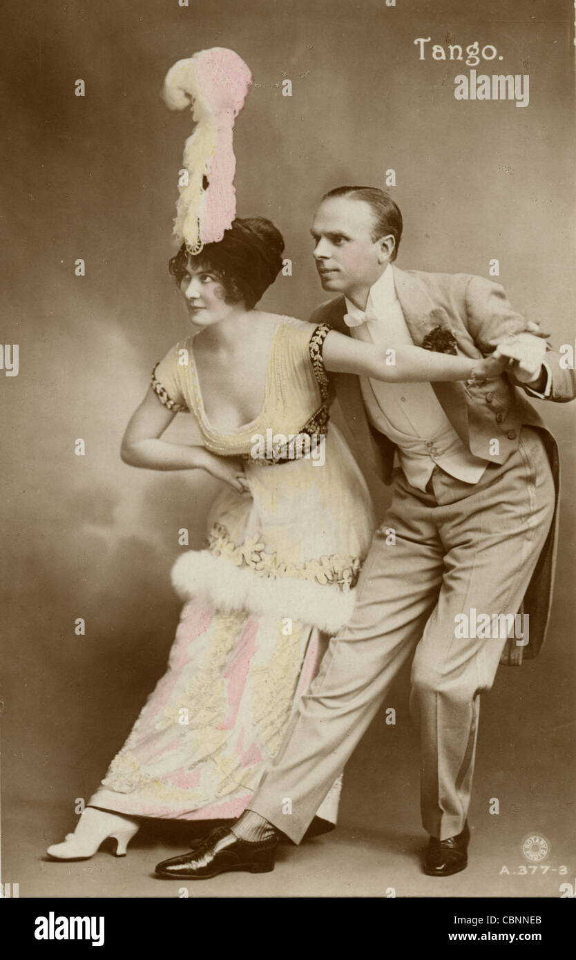 Tango-Tanzpaar heraustreten Stockfoto