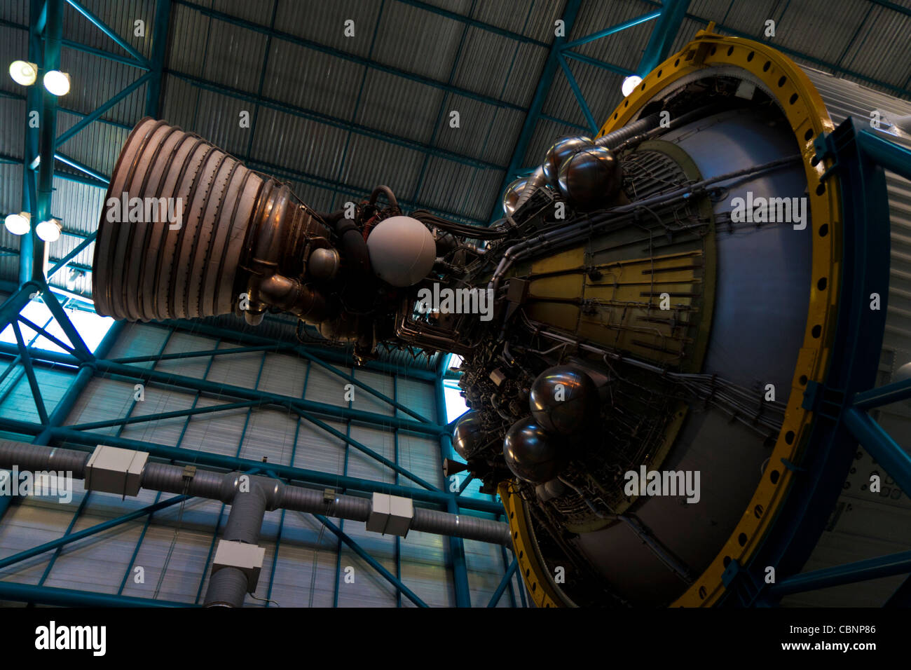 Raketenmotor auf Teil des Saturn 5 Rakete Stockfoto
