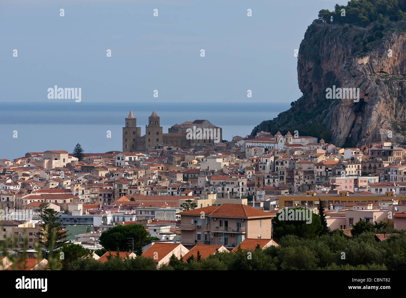 Cefalu Cifalù Sizilien Tyrrhenischen Meer Altstadt Kathedrale Schlag den Felsen Stockfoto