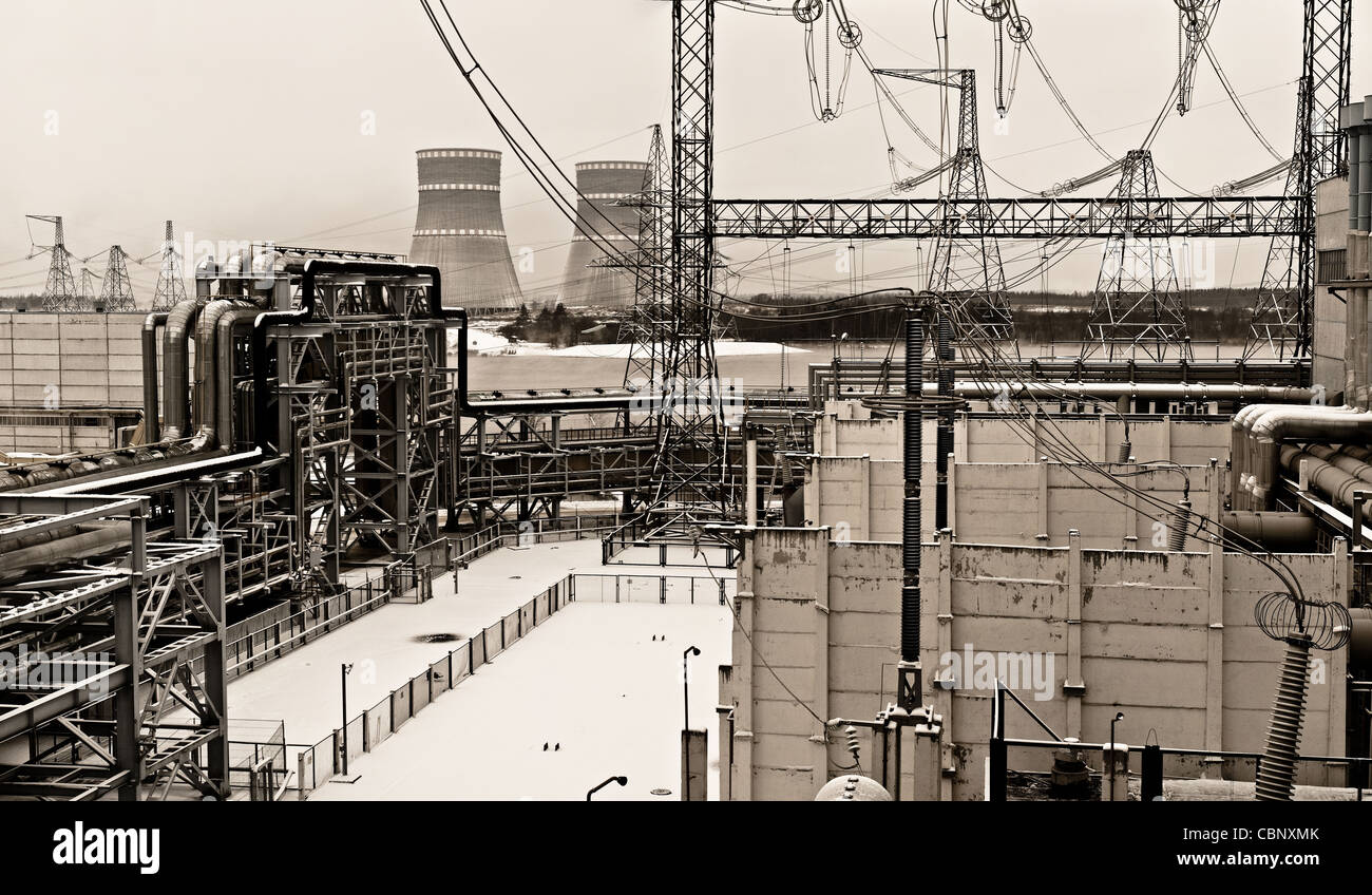 schwarz / weiß Foto von der Kernkraft-Anlagen-Infrastruktur Stockfoto