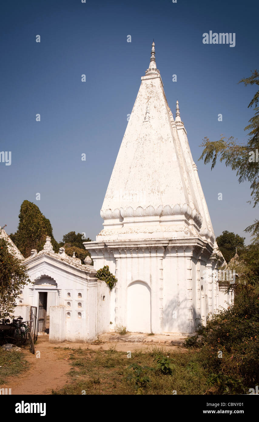Indien, Bihar, Bodhgaya, alt wenig gebraucht Shiva-Tempel neben Falgu Fluss Stockfoto