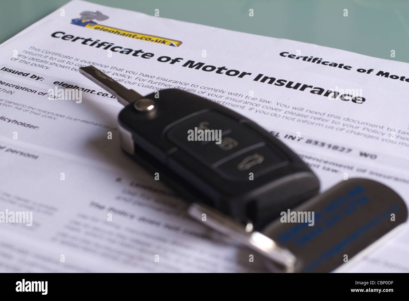 Britisches Kfz-Versicherungszertifikat zum Nachweis einer gültigen Kfz-Versicherung für ein Fahrzeug. Stockfoto