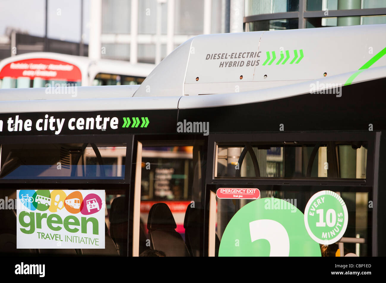 Ein Hybrid-Diesel-Elektro-Shuttle-bus das heißt einen kostenlosen Bus-Service rund um Stadtzentrum von Manchester, UK. Stockfoto