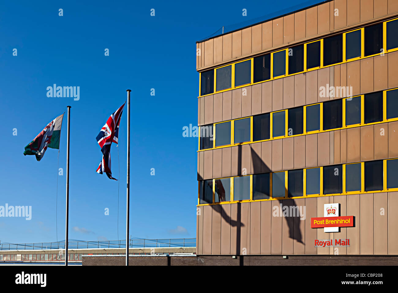 Fahnen an den wichtigsten Royal Mail sortieren Büro Cardiff Wales UK Stockfoto