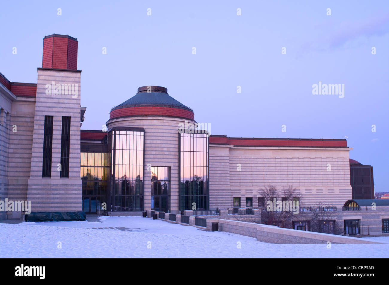 Minnesota History Center Gebäude außen und Terrasse in Saint-Paul in der Abenddämmerung Stockfoto