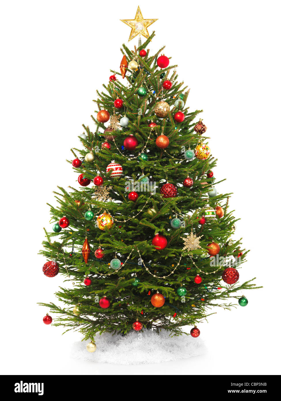 Schön dekorierte Weihnachtsbaum mit einem Stern Topper isoliert auf weißem Hintergrund. Stockfoto