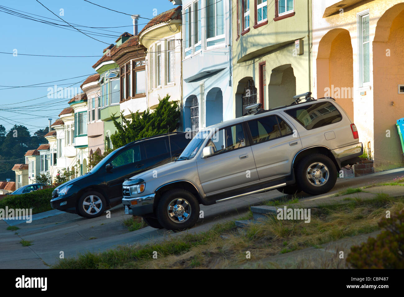 SUVs in Einfahrten, San Francisco, Kalifornien, USA Stockfoto