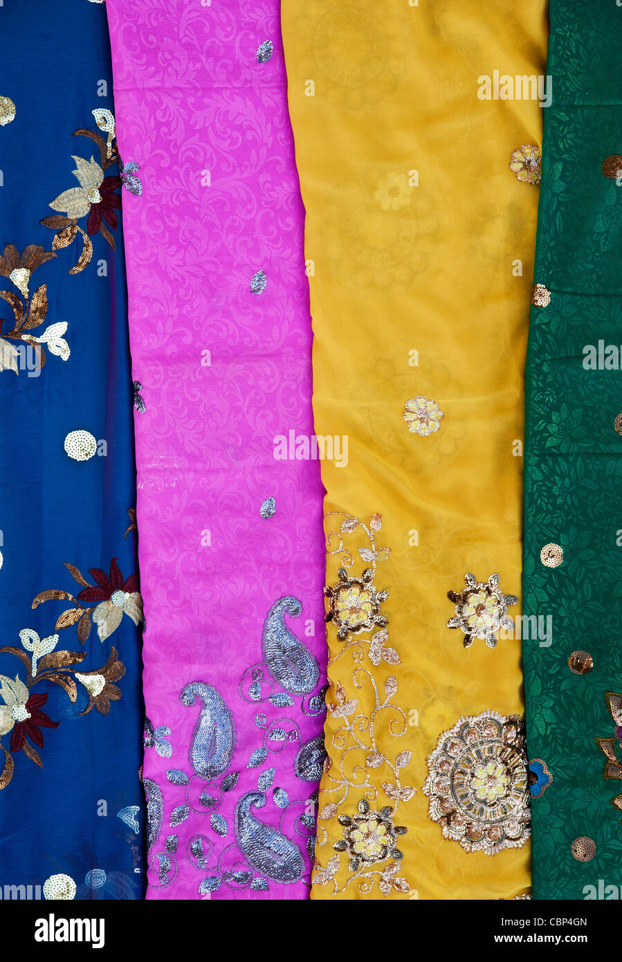 Traditionelle indische sari stoffe -Fotos und -Bildmaterial in hoher  Auflösung – Alamy