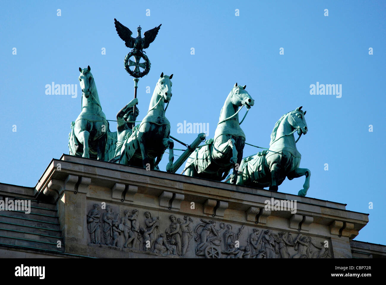 Quadriga auf dem Brandenburger Tor in Berlin. Stockfoto