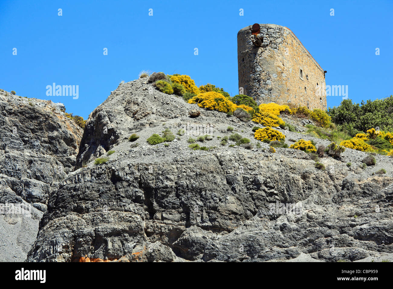 Alte verlassene Mühle in den Bergen, Lasithi Hochebene, Kreta, Griechenland, Mittelmeer, Europa. Stockfoto