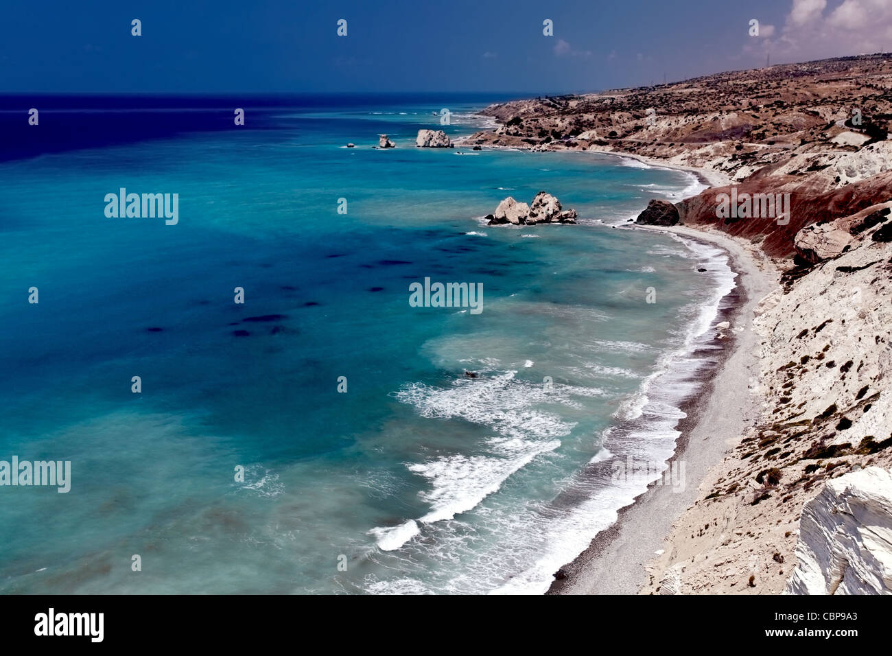 Meer entfernt. Petra Tou Romiou (in der Nähe von Paphos), Blick auf den Geburtsort der Aphrodite. Zypern. Stockfoto