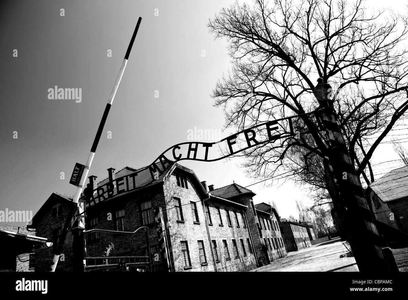 Das berüchtigte Schild an das ehemalige Kriegsgefangene KZ Auschwitz 1, in der Nähe von Oswiecim, Polen, Osteuropa Stockfoto