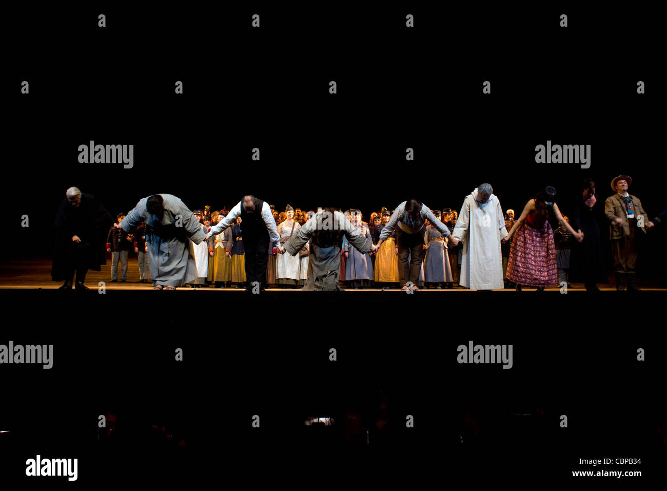 Vorhang für Verdis La Forza del Destino, Opera Bastille Paris, Frankreich Stockfoto