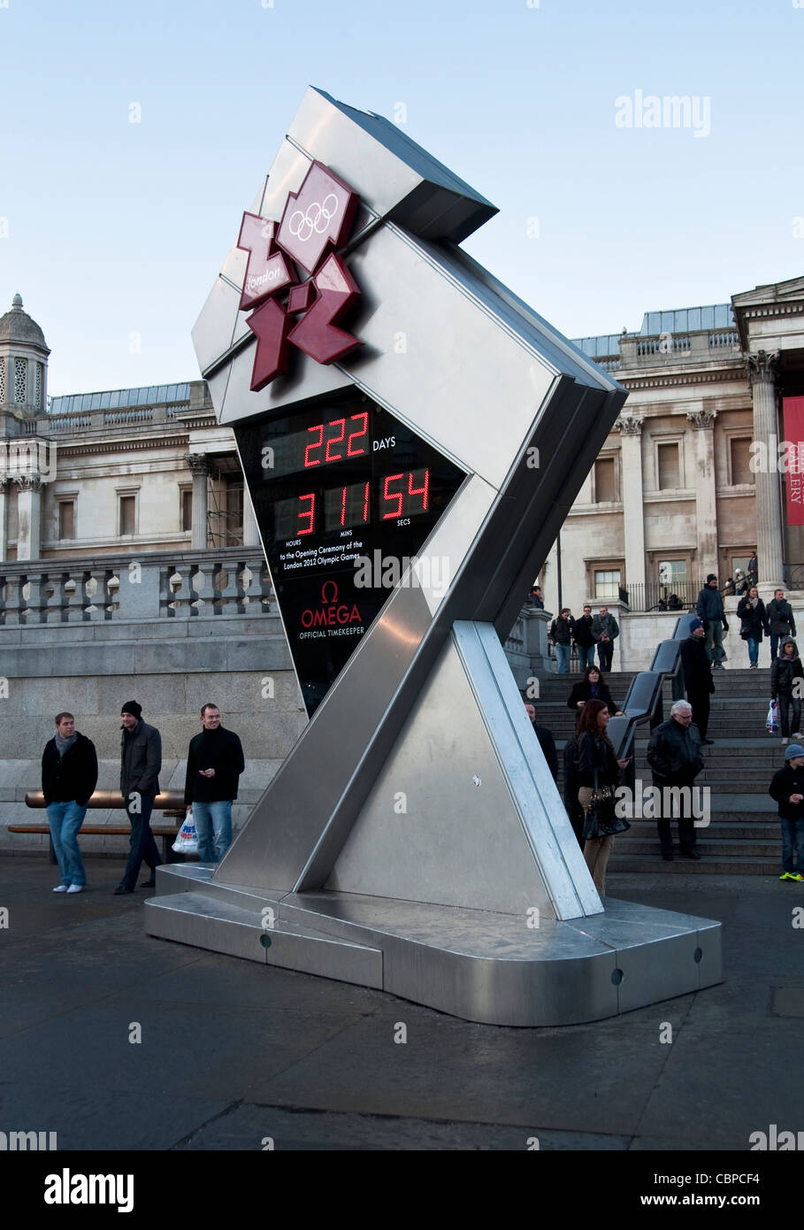 LONDON - Dezember 18: Der Countdown zu den Olympischen Spielen auf dem Trafalgar Square lautet 222 Tage nach London 2012. Stockfoto
