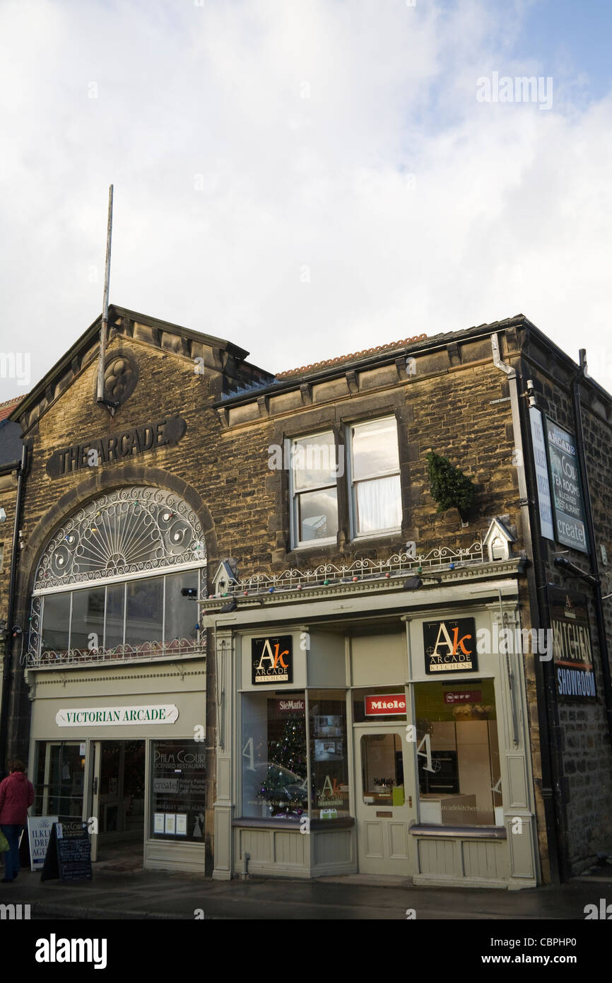 Ilkley Yorkshire England UK The Victorian Arcade Geschäfte im Stadtzentrum Stockfoto