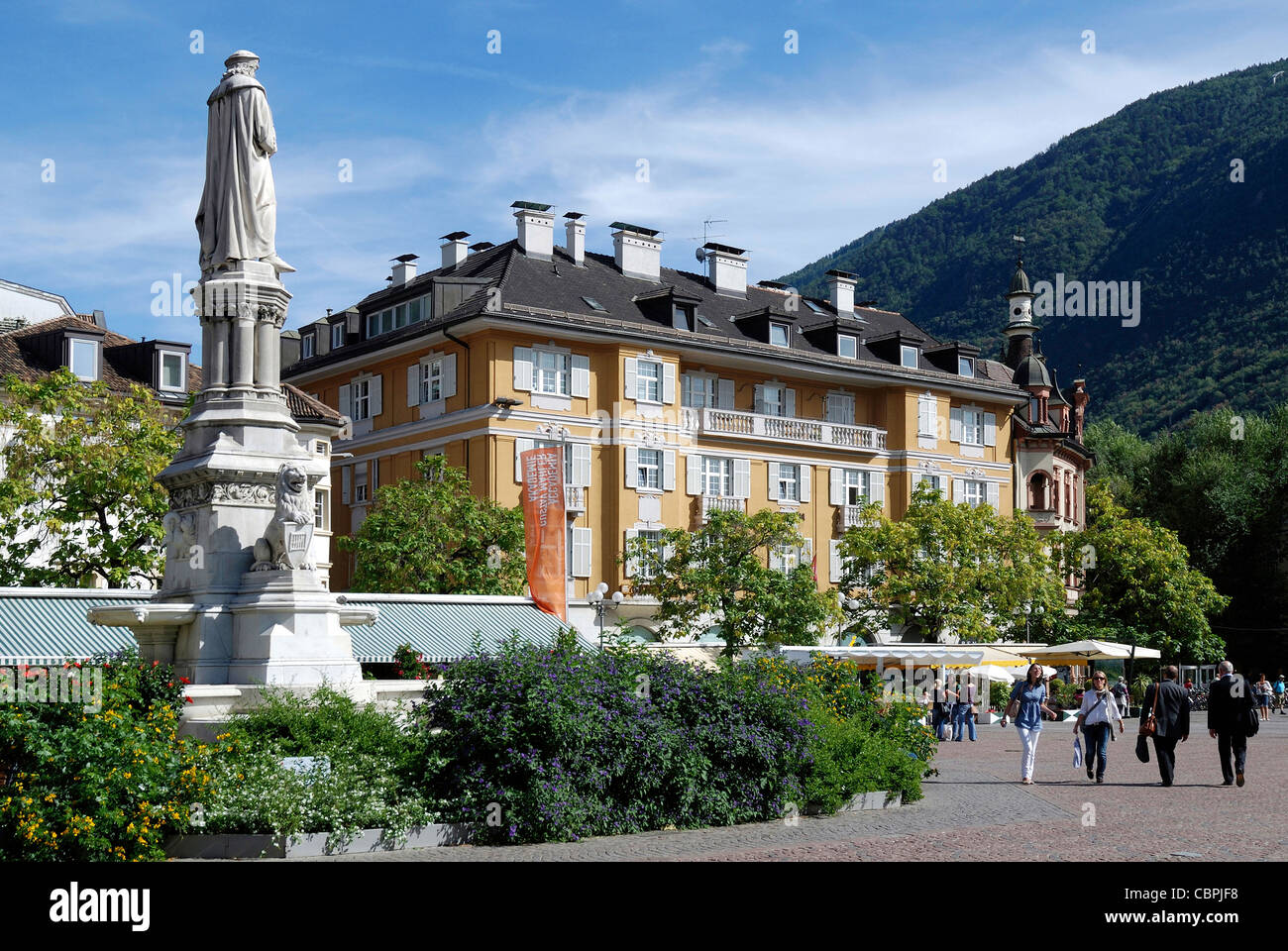 Waltherplatz Bozen in Südtirol mit dem Denkmal des Dichters Walther von der Vogelweide. Stockfoto