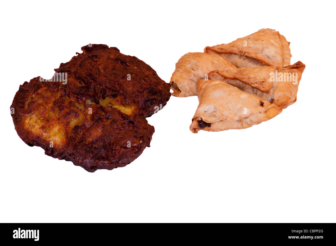 Zwiebel-Bhajis und Lamm Samosas indische Speisen zum mitnehmen Stockfoto