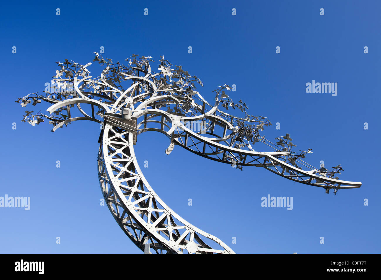 Die Schatten in einem anderen Licht, Metall Baum Skulptur am Ufer des Flusses Wear in Sunderland, Nord-Ost, UK. Stockfoto