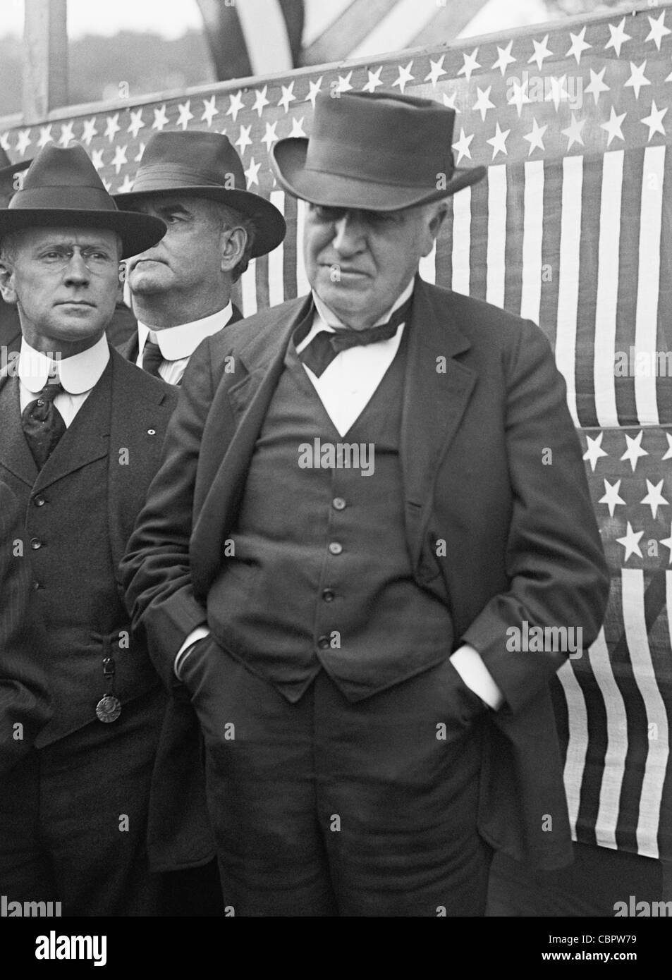 Vintage-Foto des amerikanischen Erfinders und Geschäftsmannes Thomas Alva Edison (1847 – 1931). Foto von Harris & Ewing um 1916. Stockfoto