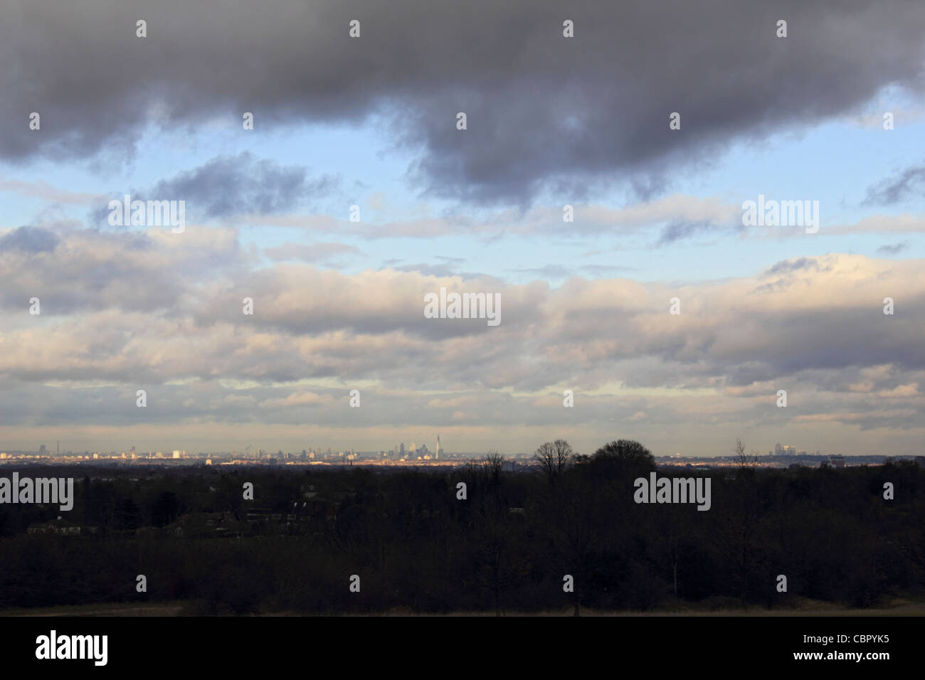 Blick auf die Skyline von London von Epsom Downs Surrey England UK Stockfoto