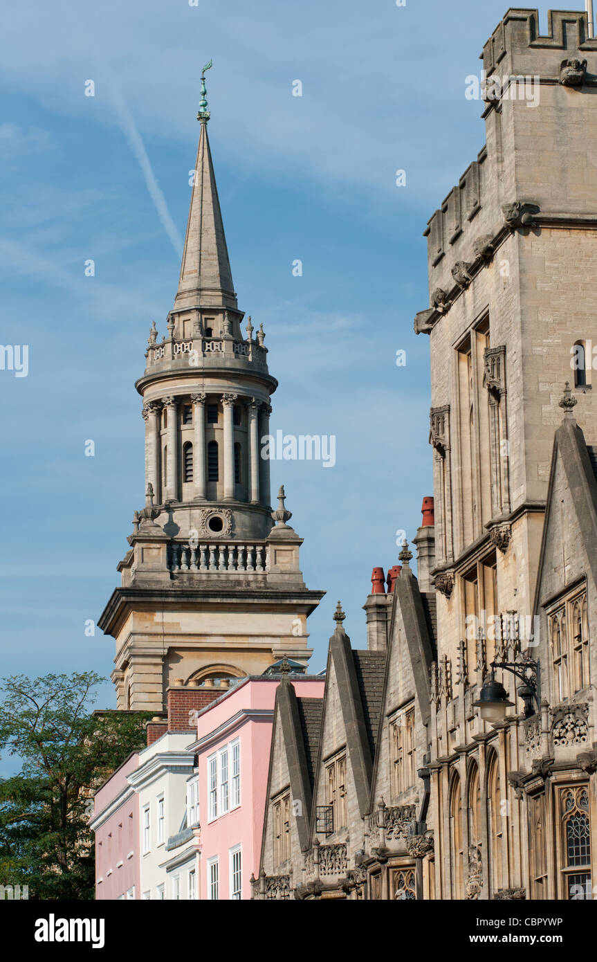 All Saints Church oder Lincoln College-Bibliothek und Brasenose College in Oxford, England. Stockfoto