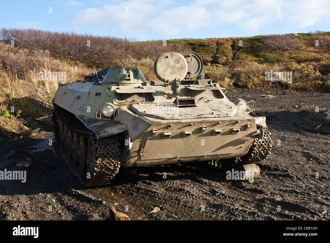 Nahaufnahme des Panzers der modernen russischen Armee auf Natur Hintergrund Stockfoto