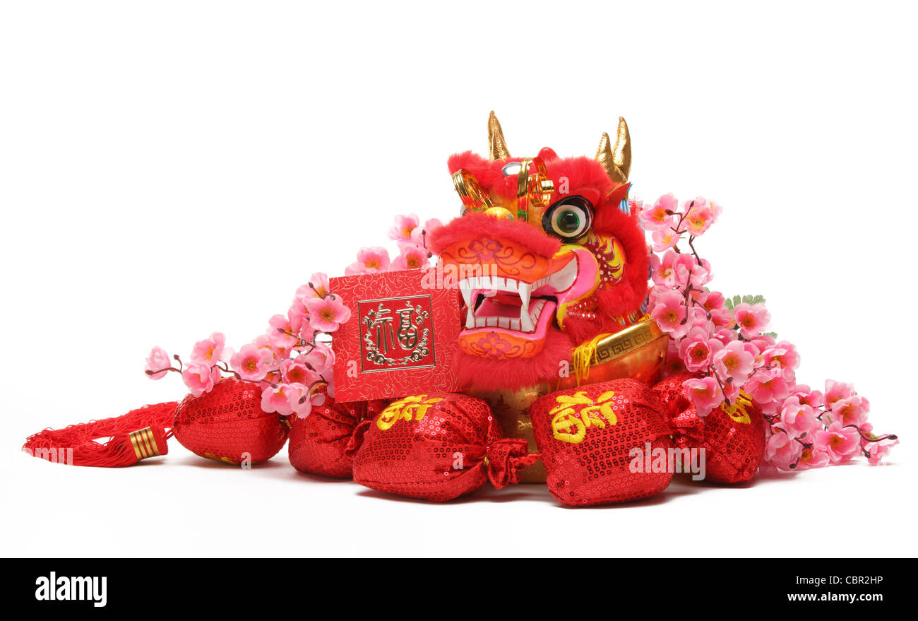 Chinese New Year Ornamente--traditionelle tanzenden Drachen, Geldtaschen und Pflaumenblüte. Stockfoto