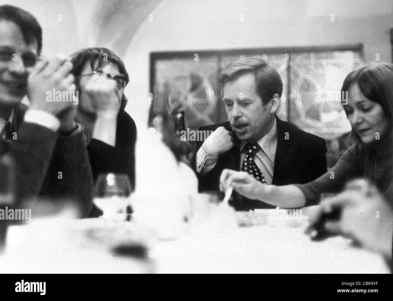 ARCHIVFOTO von 1977 *** von links nach rechts, tschechoslowakischen Dissidenten Petr Uhl, Jiri Nemec, Dramatiker Vaclav Havel und Stockfoto