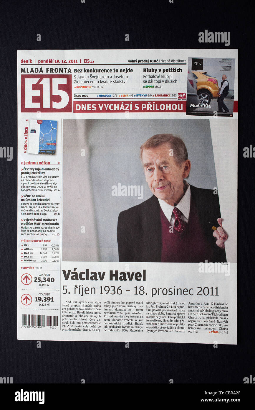 Titelseite der Tschechischen Tageszeitung Mladá Fronta E15 informiert über den Tod des ehemaligen tschechischen und tschechoslowakischen Präsidenten Vaclav Stockfoto