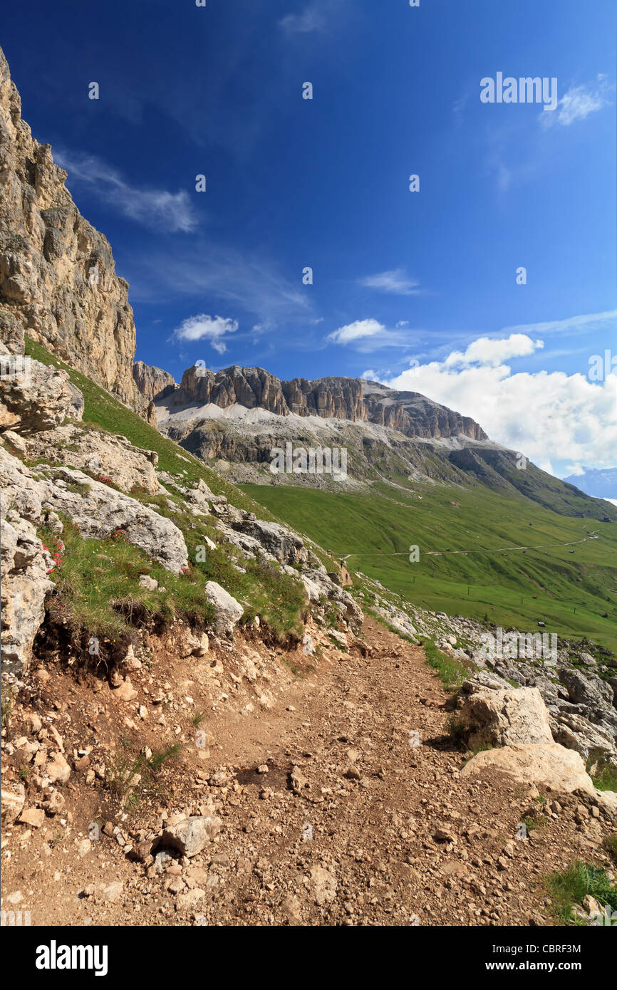Sommer auf italienischen Dolomiten mit Sella Berg über Pordoi pass Stockfoto