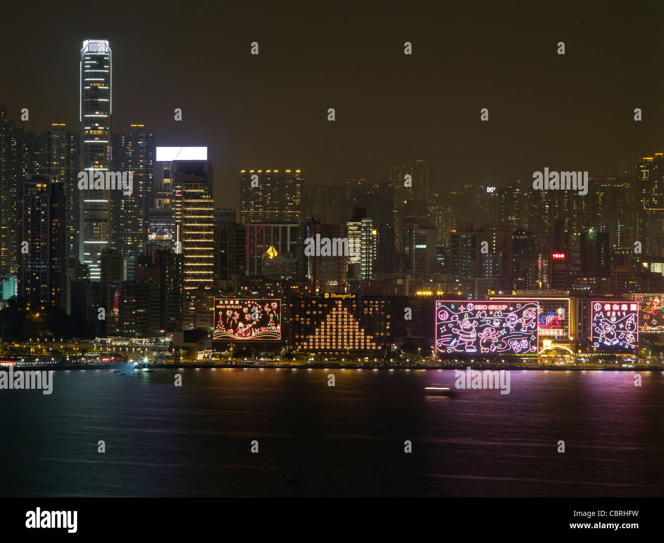 dh TSIM SHA TSUI EAST HONG KONG Hafen Hafenstadt Skyline Weihnachtslichter am Wasser Nacht Stockfoto