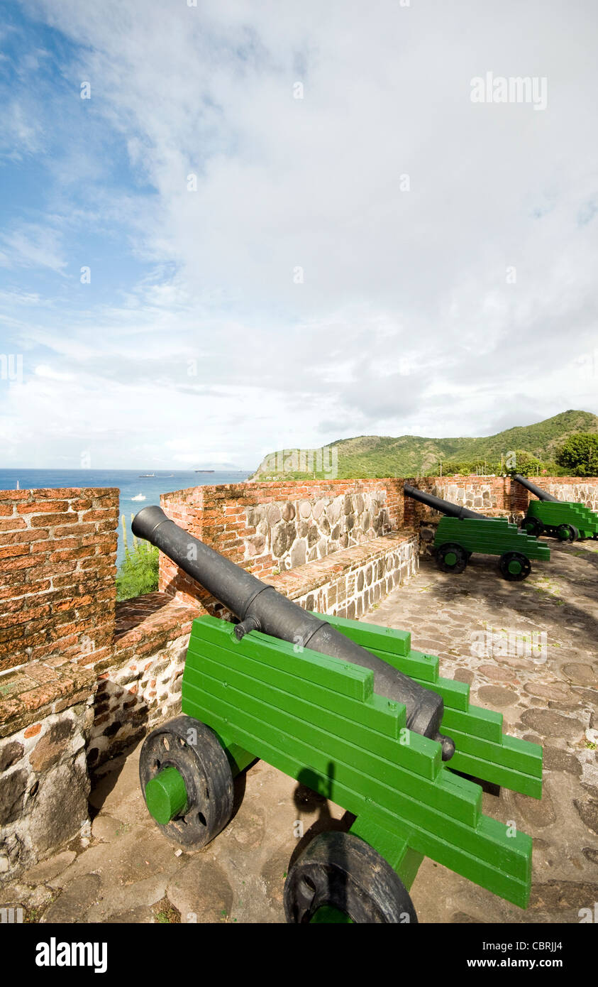 Kanonen über Hafen Fort Oranje Oranjestad Sint Eustatius Insel in der Karibik Niederlande Stockfoto