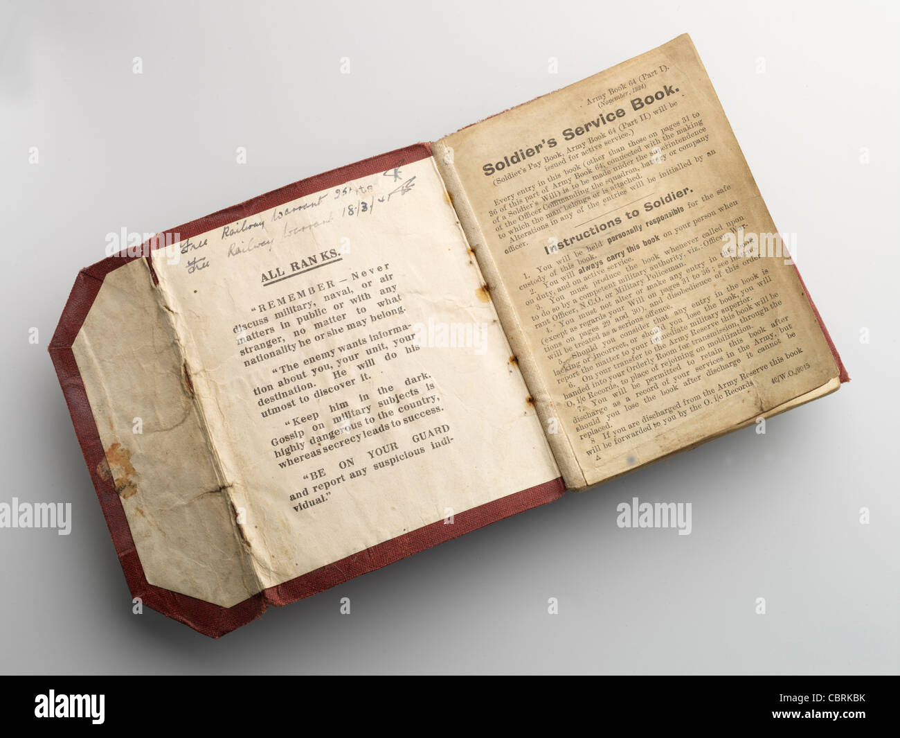 Paybook und Soldiers Service Book aus dem 2. Weltkrieg. UK Stockfoto