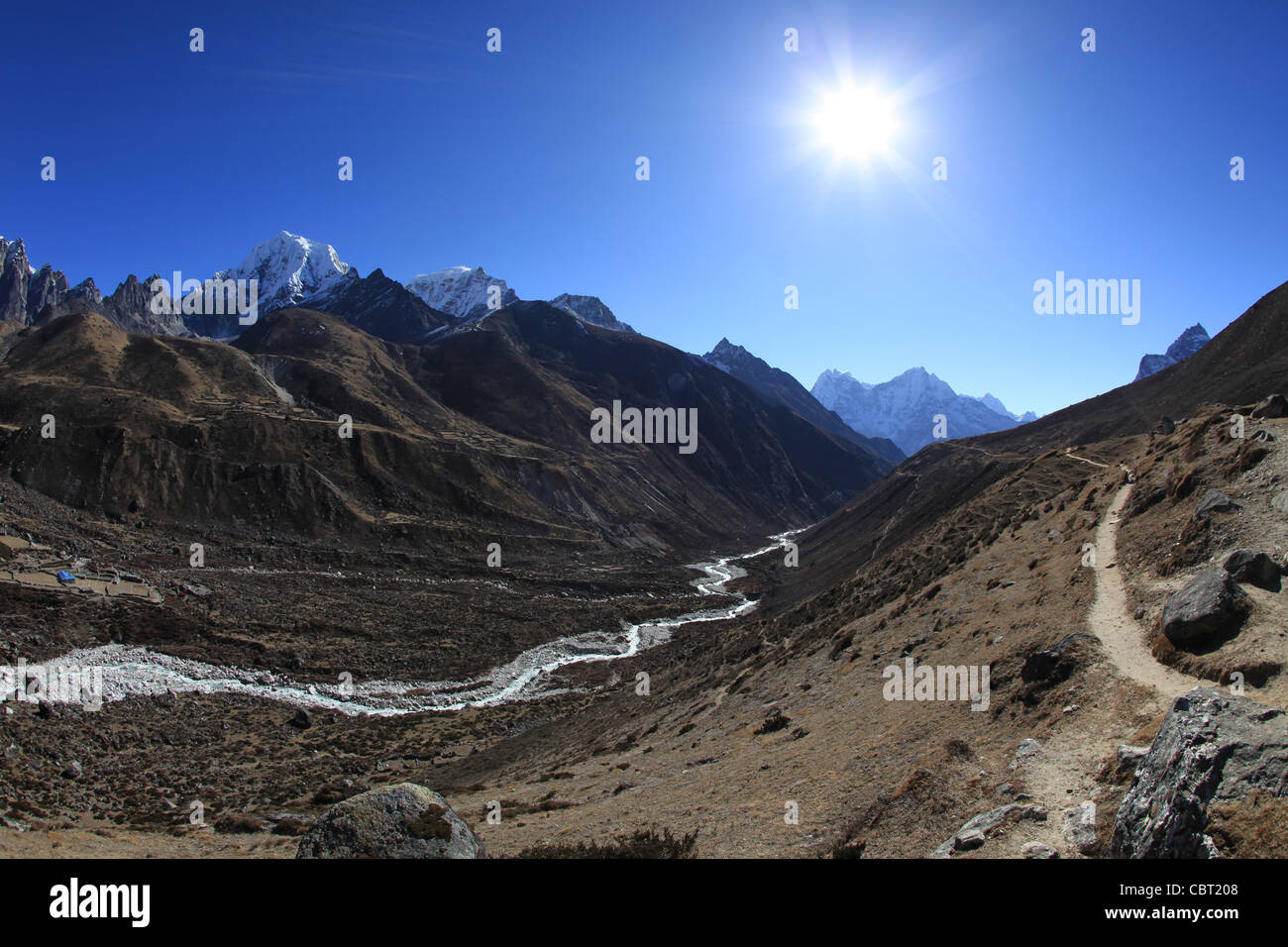 Ansicht des Flusses Gokyo Tal im Himalaya Stockfoto