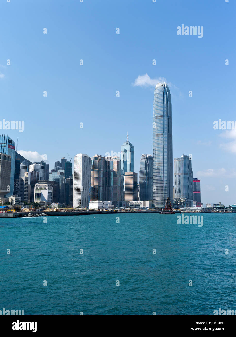 dh WAN CHAI SKYLINE VON HONG KONG Wolkenkratzer IFC2 Wolkenkratzer Hafen von Hong Kong Skyline Wolkenkratzer im finanzviertel der stadt hk Stockfoto