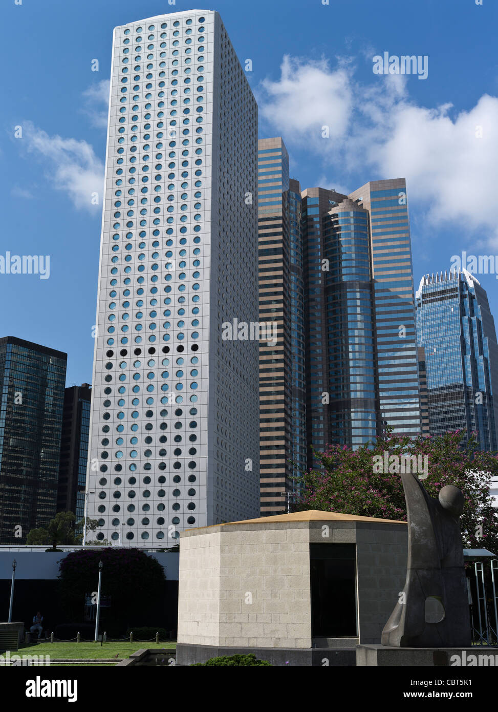 Dh Rathaus Memorial Garden CENTRAL HONGKONG Skulptur Jardine House exchange Square IFC 1 business Skyline Stockfoto Dh Rathaus Memorial Garden CENTRAL HONGKONG Skulptur Jardine House exchange Square IFC 1 business Skyline Stockfoto