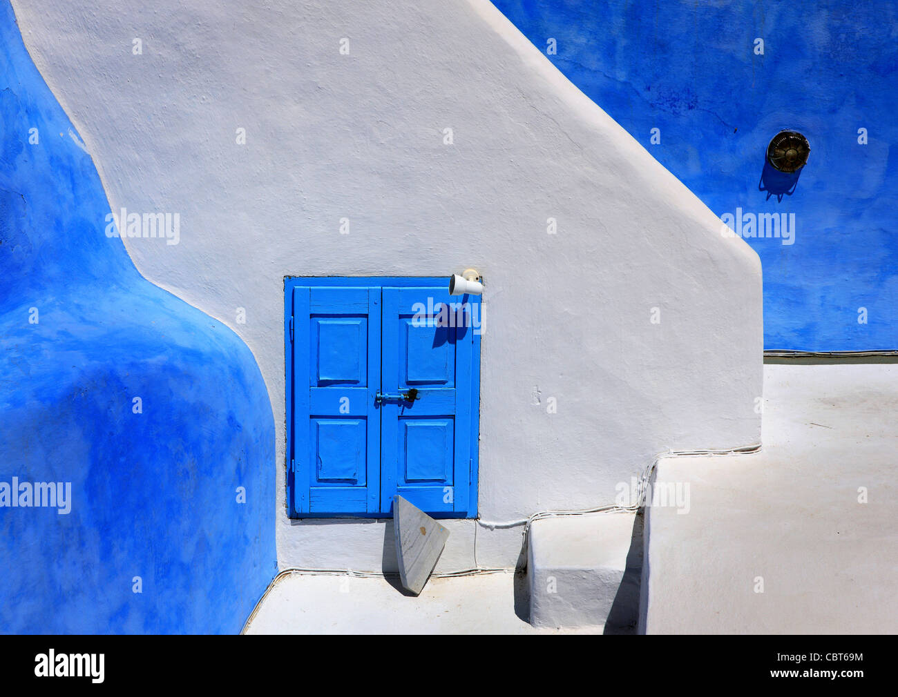 Schöne, traditionelle, minimal, Architektur, vom Dorf Oia, Santorin, Griechenland Stockfoto