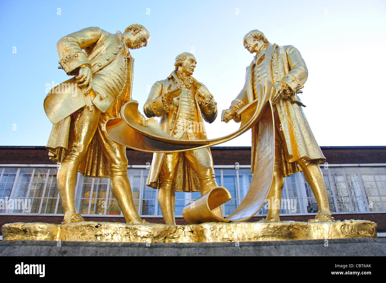 Vergoldeten Statue von Boulton, Watt und Murdoch, Broad Street, Birmingham, West Midlands, England, Vereinigtes Königreich Stockfoto