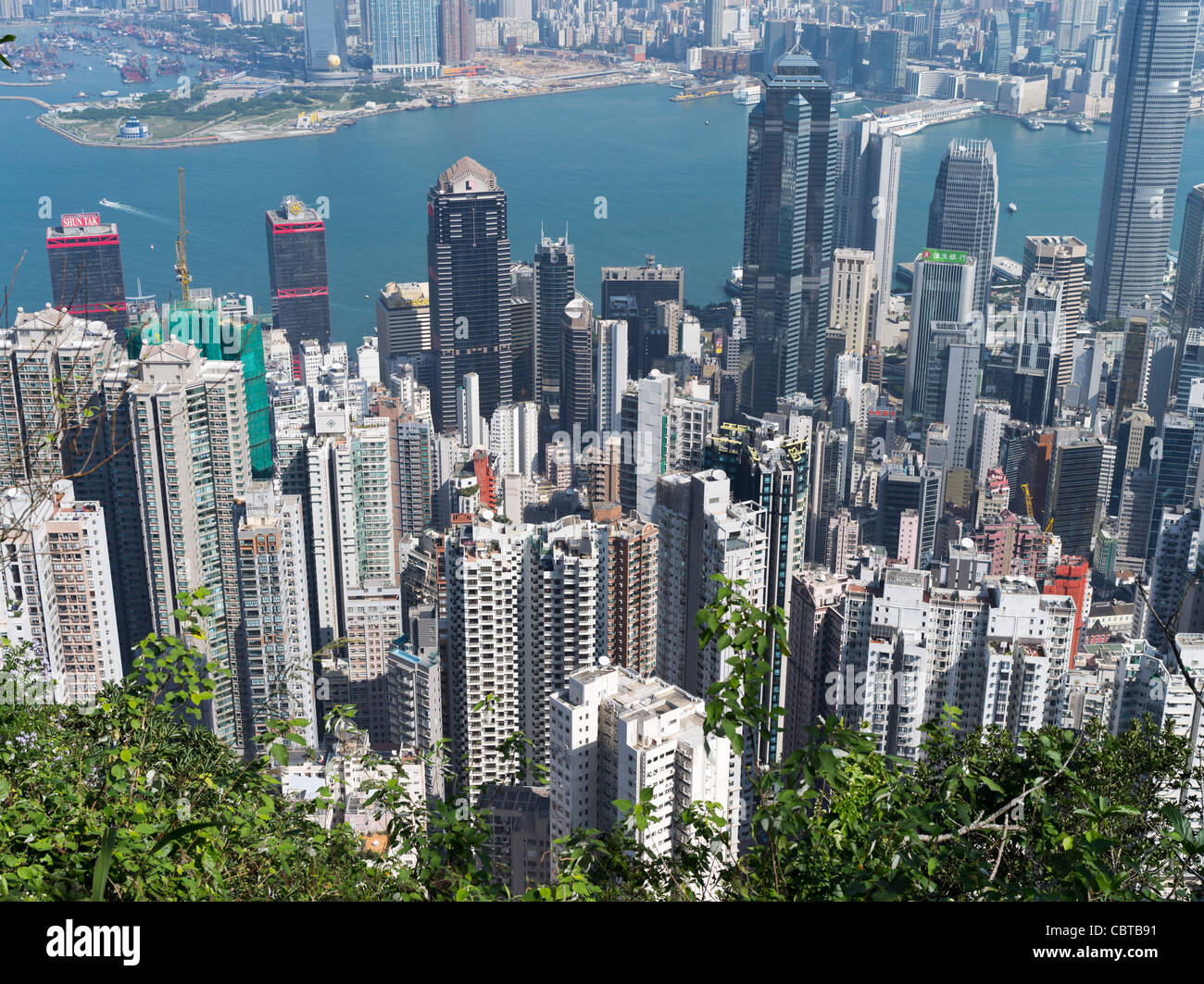 dh Victoria Peak Blick SHEUNG WAN HONG KONG Wolkenkratzer Wohnanlage Wohnungen Büroblock Türme Hafen Wolkenkratzer china City Tower Blocks Stockfoto