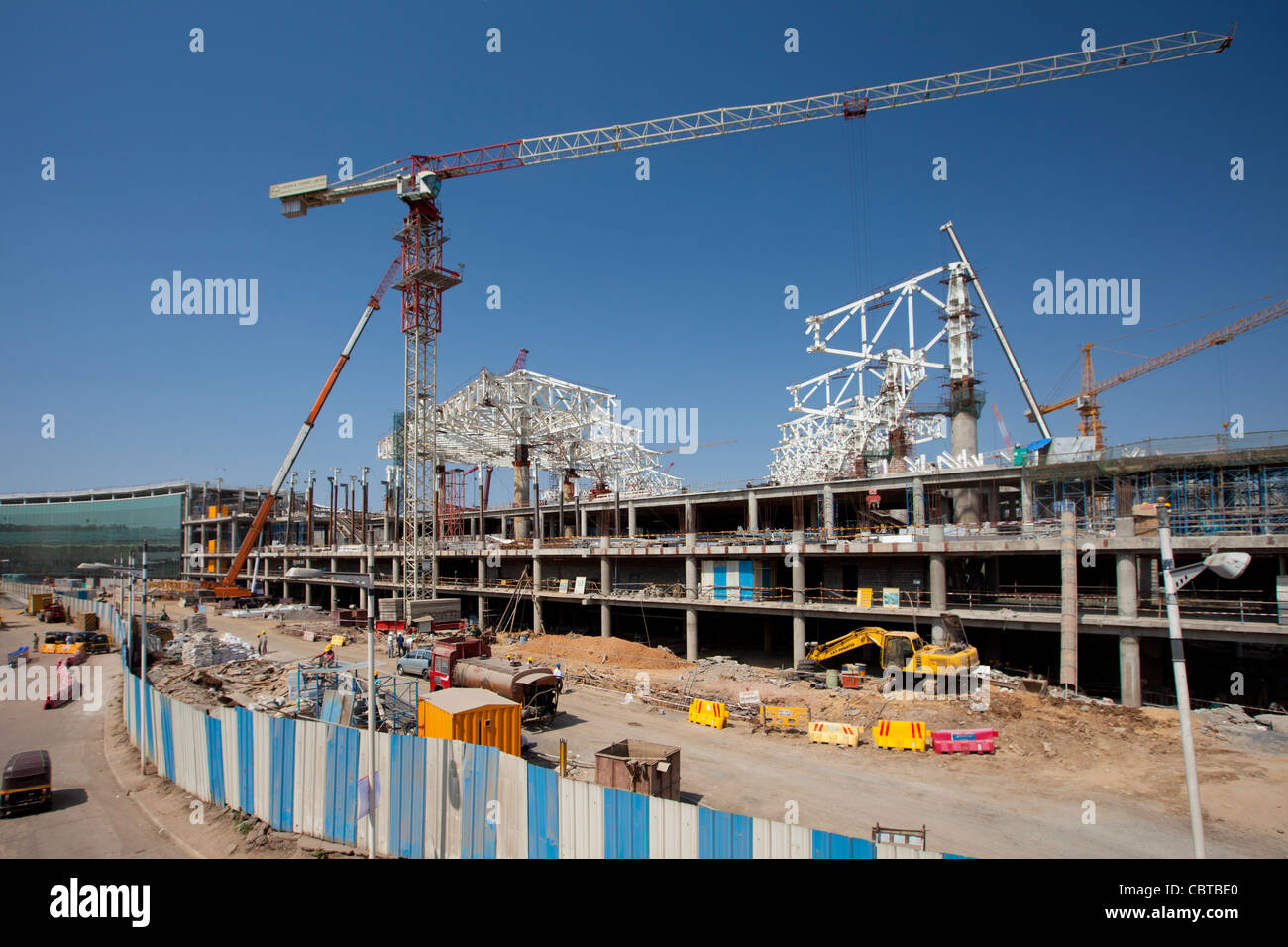 Indiens Wirtschaftswachstum - Bau des neuen Terminals und shopping-Komplex in Chattrapati Shivaji International Flughafen Mumbai Stockfoto
