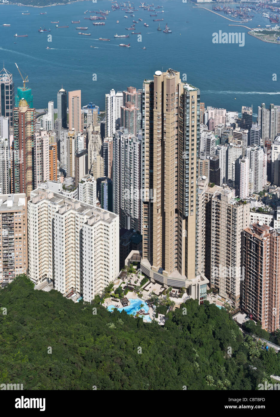 dh MITTLERE EBENEN HONG KONG Wolkenkratzer Wohnwohnungen über Hafenebene Hochhäuser Gebäude flache Hochhäuser Wohngebäude Stockfoto
