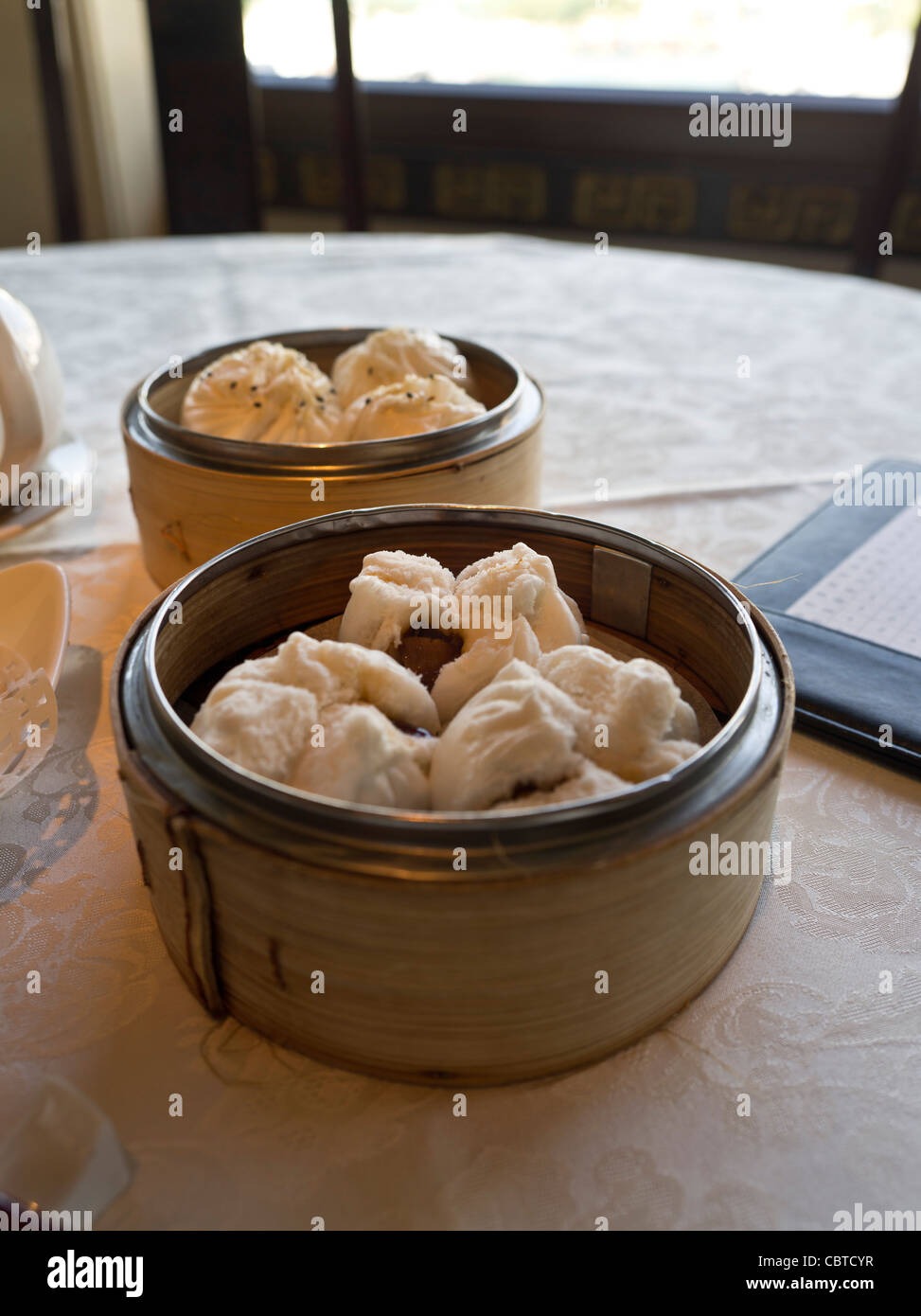 dh Jumbo schwimmende Restaurant ABERDEEN HONG KONG Chinesisch Dim Sum Bun Dampfer china Bambus Körbe kantonesische Lebensmittel Korb Knödel Mahlzeit Stockfoto