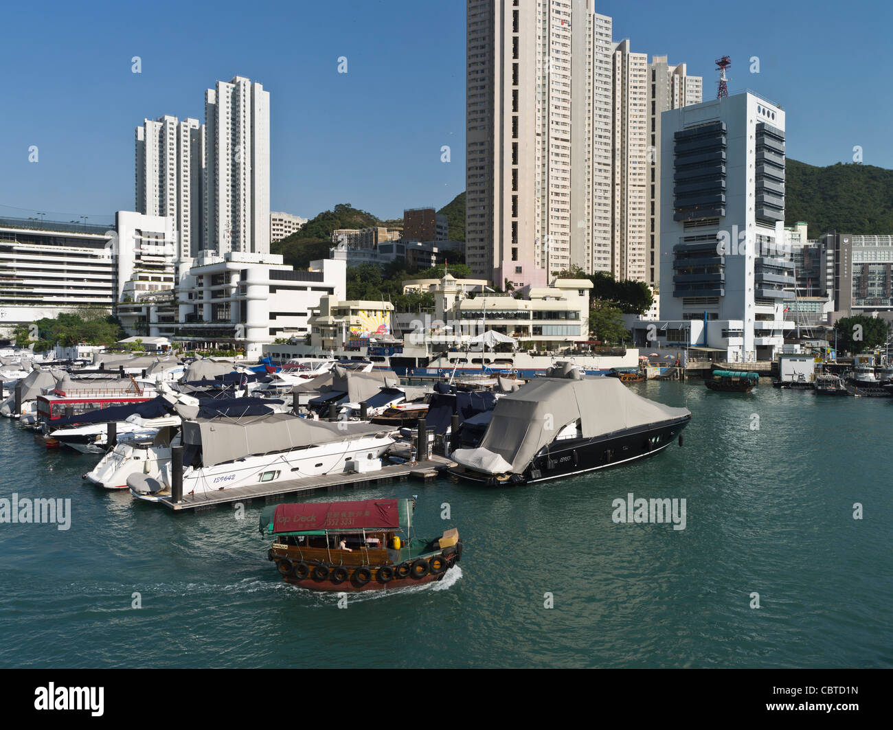 Dh Hafen Aberdeen ABERDEEN HONG KONG Tourist Sampan Fahrt Aberdeen Boat Club Marina Pontons yacht Stockfoto